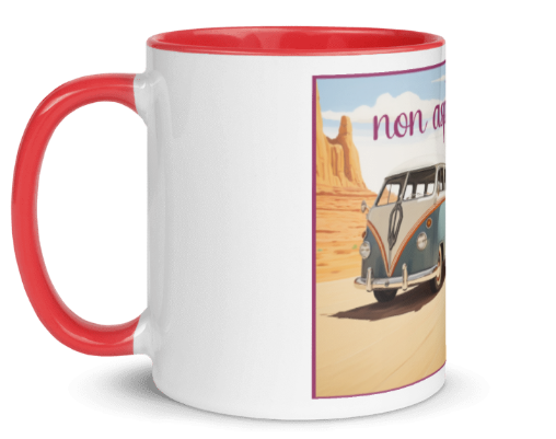 Tazza bianca disegnata dall'artista Raul Carrasco Garcia