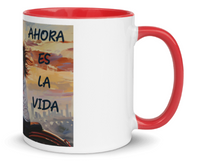 Tazza bianca disegnata dall'artista Raul Carrasco Garcia